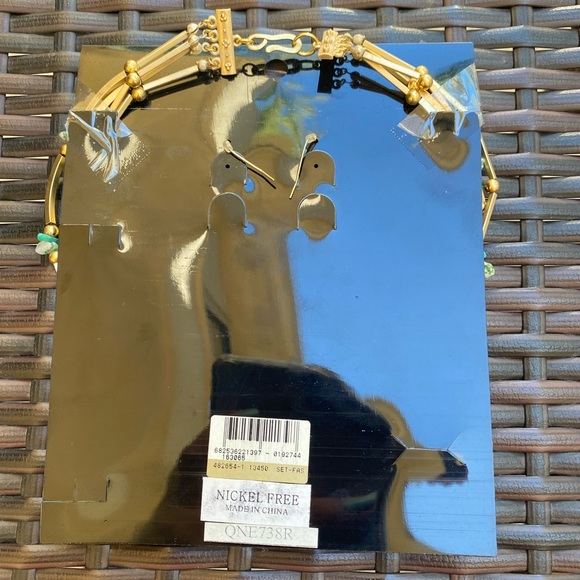 🌹special 🌹NWT Set of necklace and earrings - Picture 2 of 2